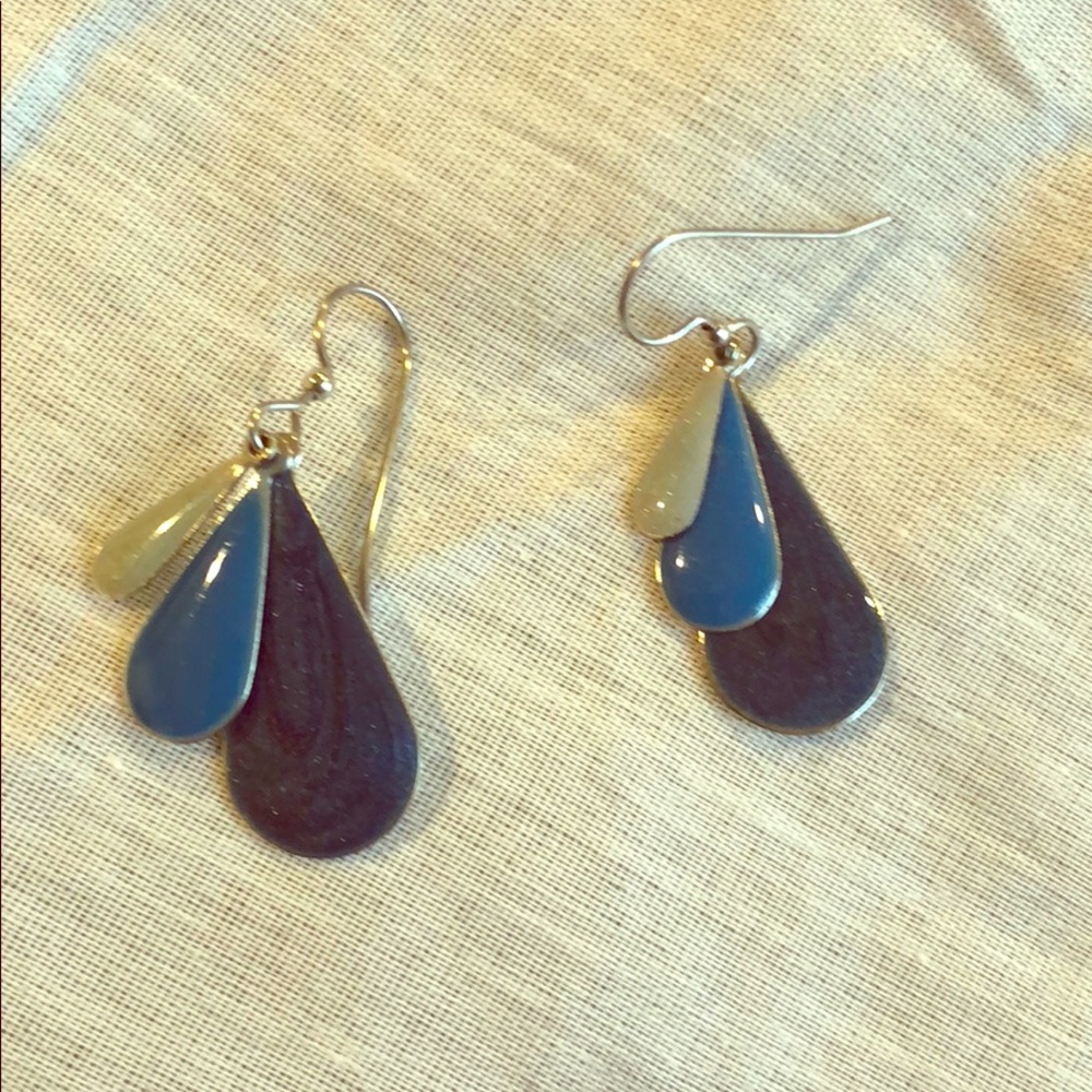 Dangle earrings- never worn!